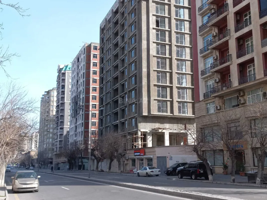 Satılır 4 otaqlı mənzil 160 m²