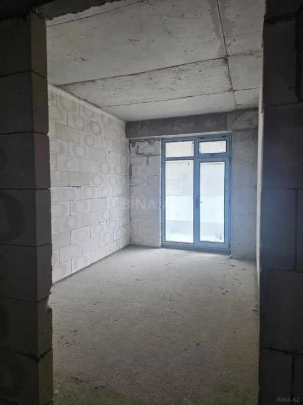 Satılır 4 otaqlı mənzil 180 m²