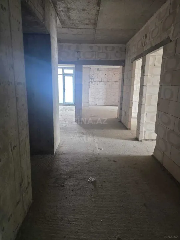 Satılır 4 otaqlı mənzil 180 m²