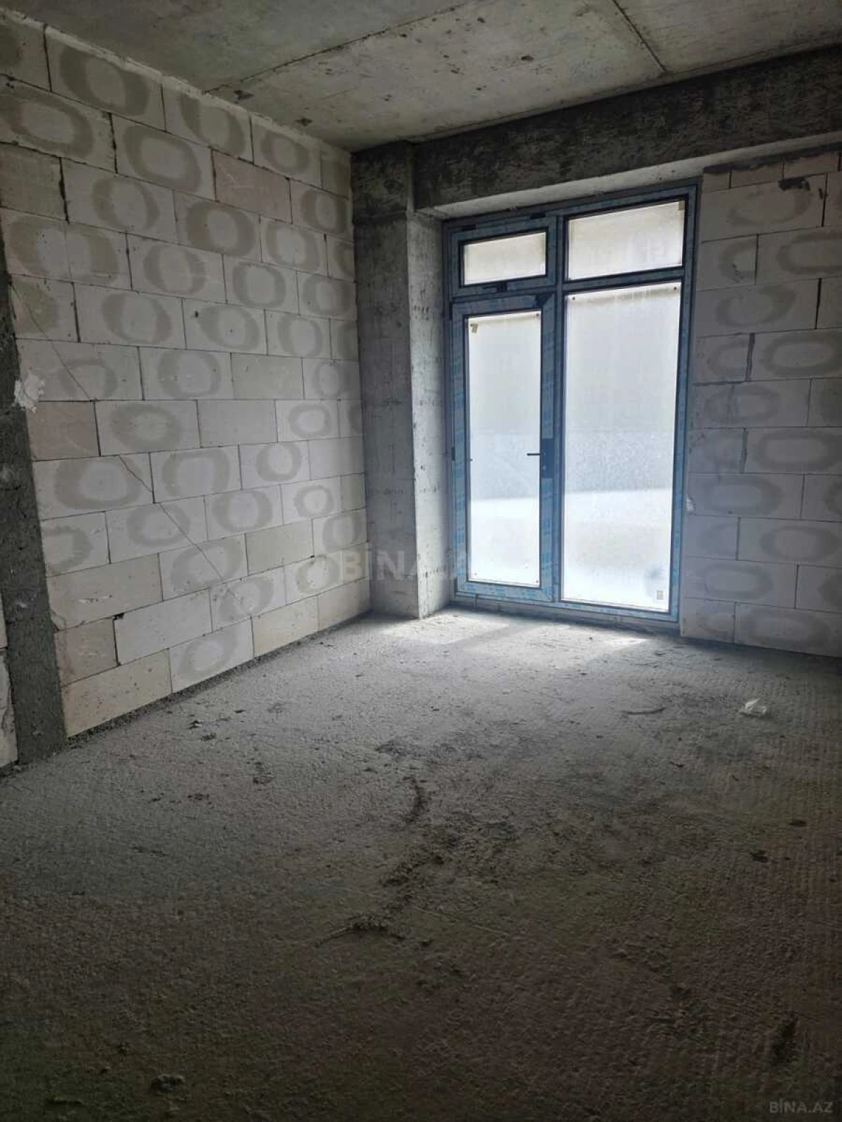 Satılır 4 otaqlı mənzil 180 m²