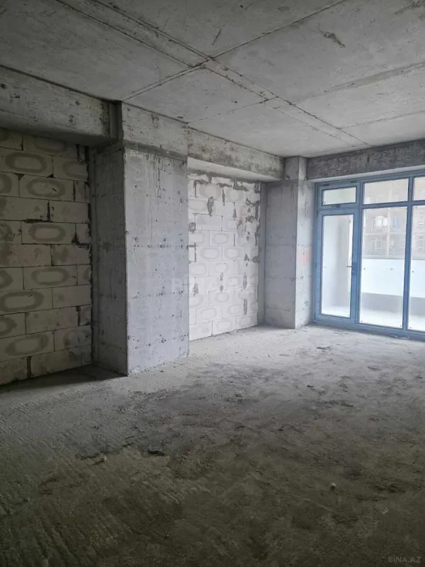 Satılır 4 otaqlı mənzil 180 m²