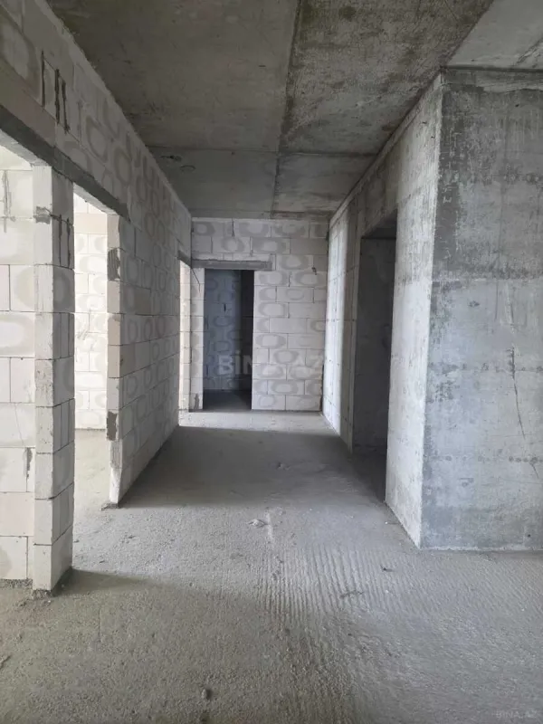 Satılır 4 otaqlı mənzil 180 m²