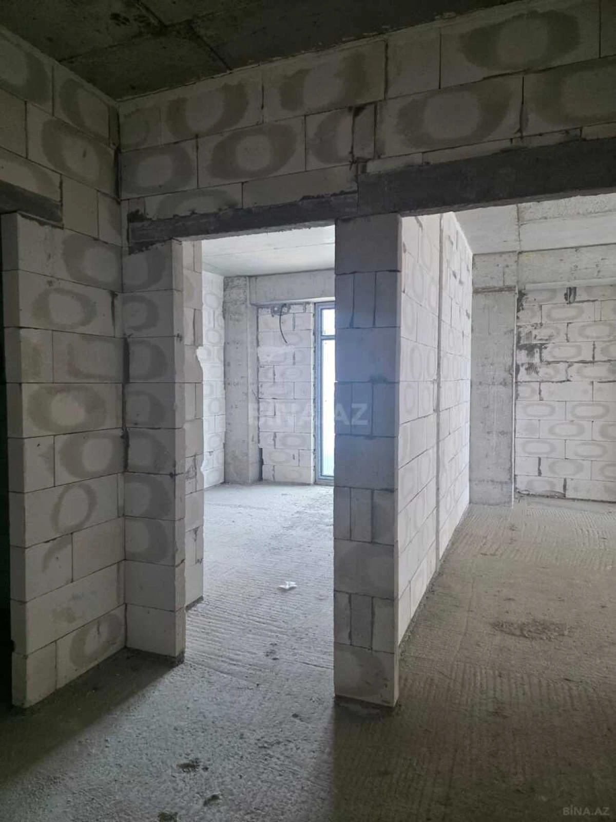 Satılır 4 otaqlı mənzil 180 m²