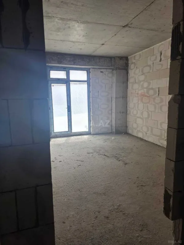 Satılır 4 otaqlı mənzil 180 m²