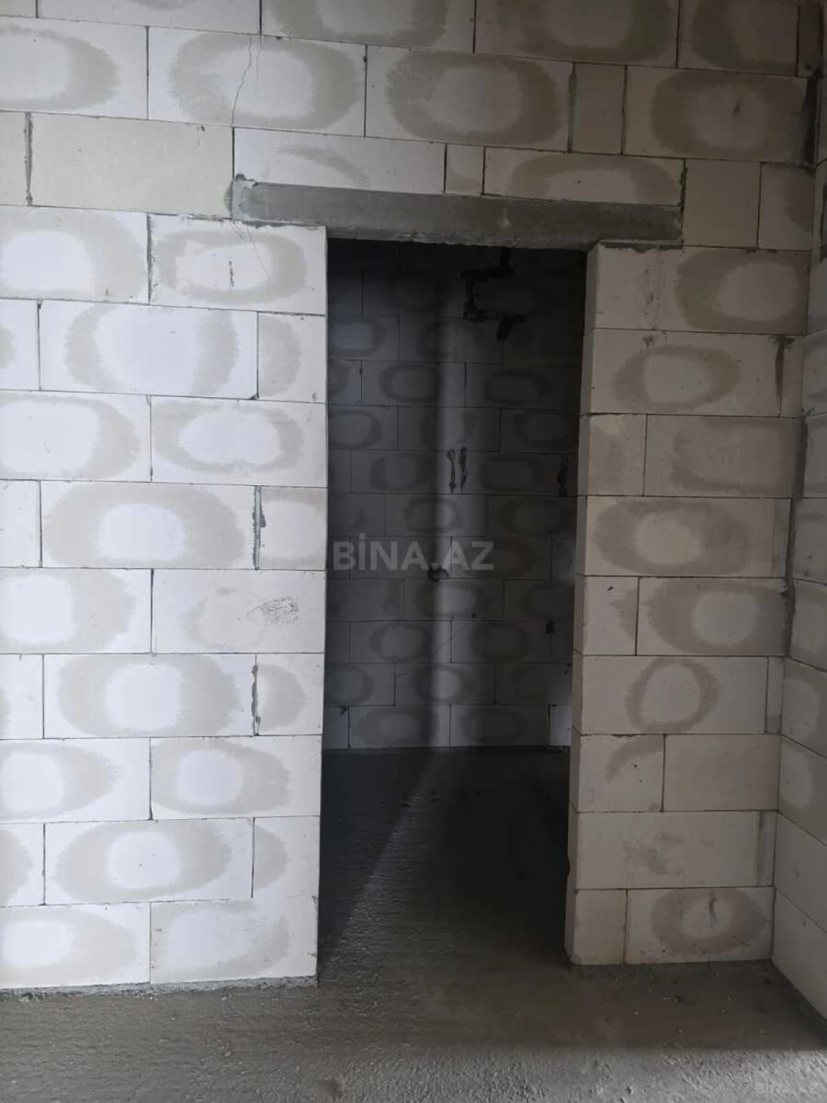 Satılır 4 otaqlı mənzil 180 m²