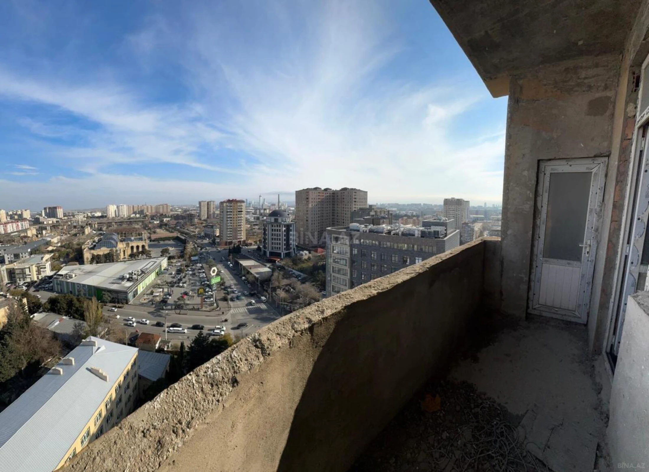 Satılır 4 otaqlı mənzil 166 m²