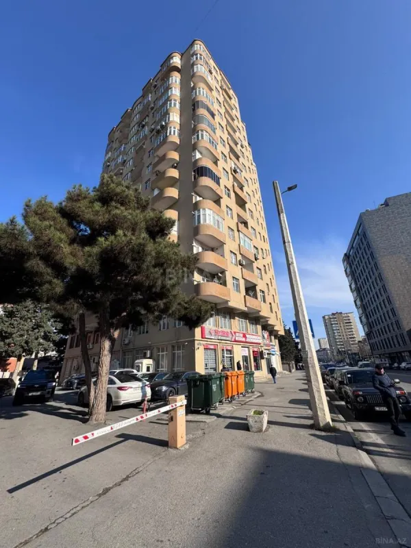 Satılır 4 otaqlı mənzil 166 m²