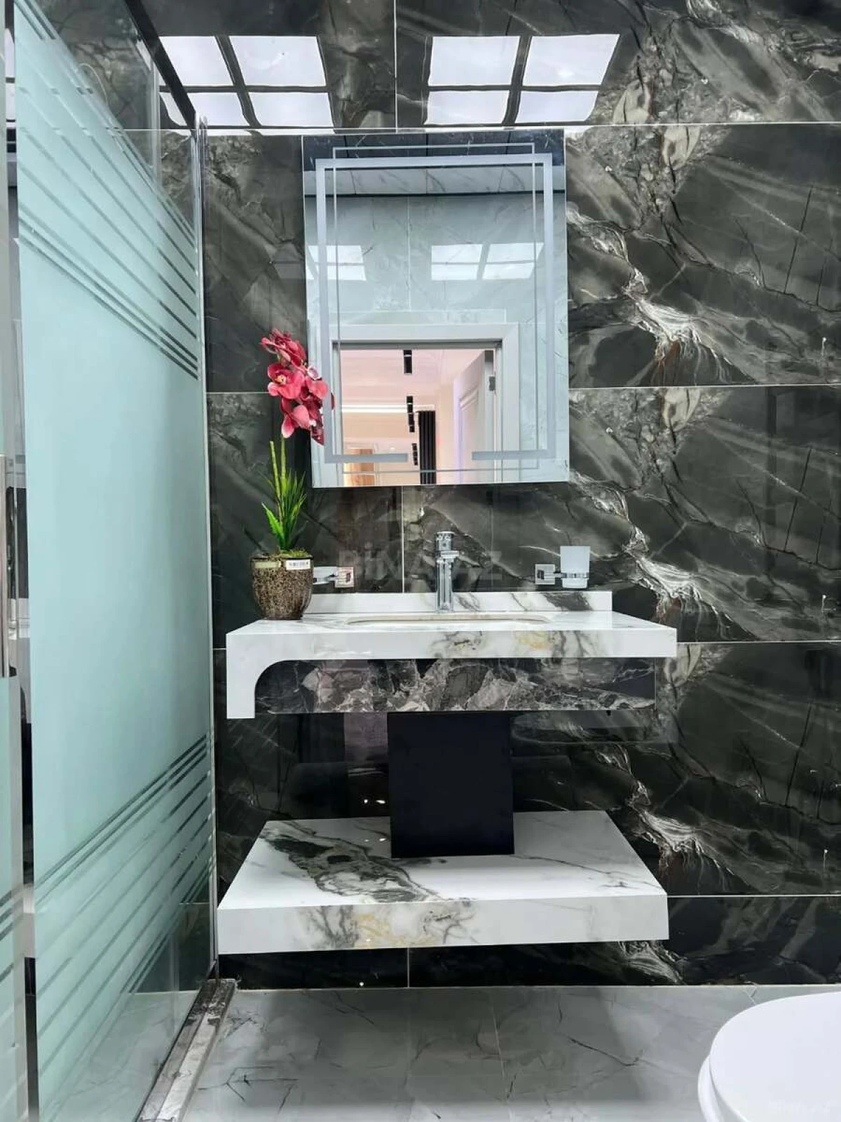 Satılır 2 otaqlı mənzil 85 m²