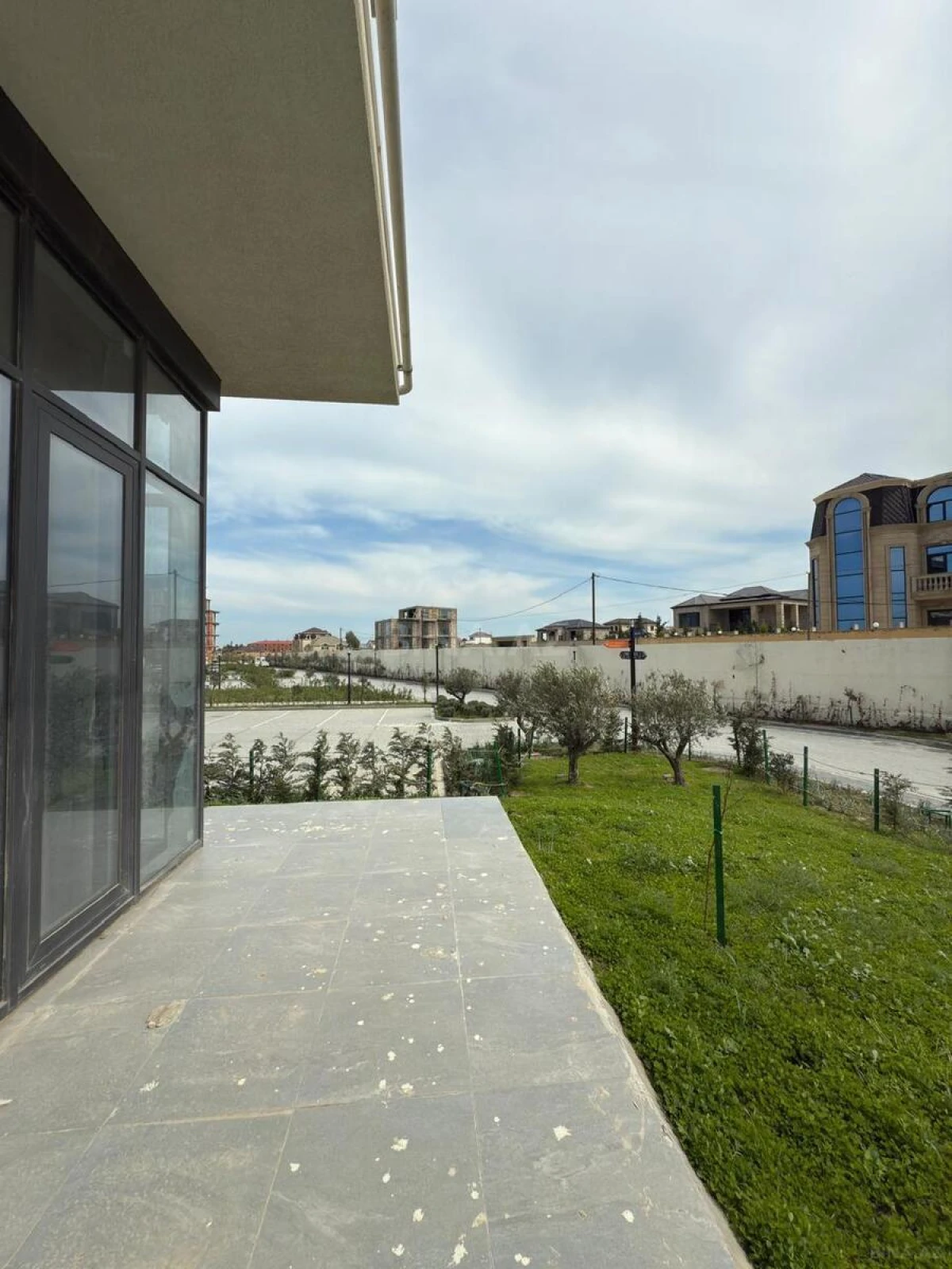 Satılır 2 otaqlı mənzil 72 m²