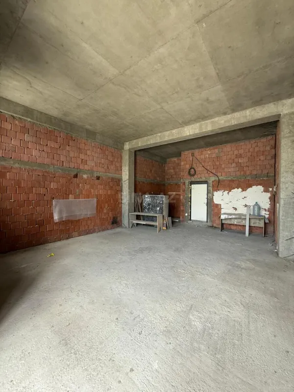 Satılır 2 otaqlı mənzil 72 m²