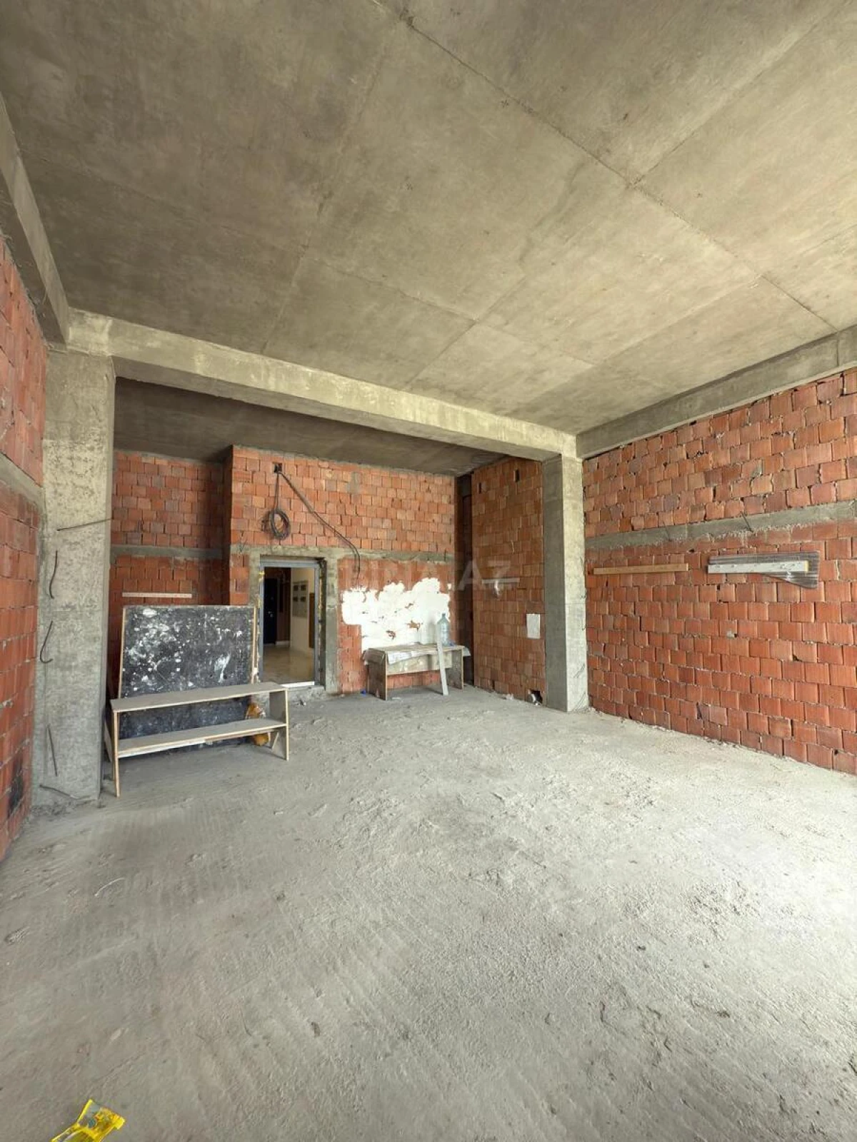 Satılır 2 otaqlı mənzil 72 m²