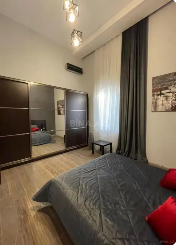 Kirayə verilir 7 otaqlı həyət evi 600 m²