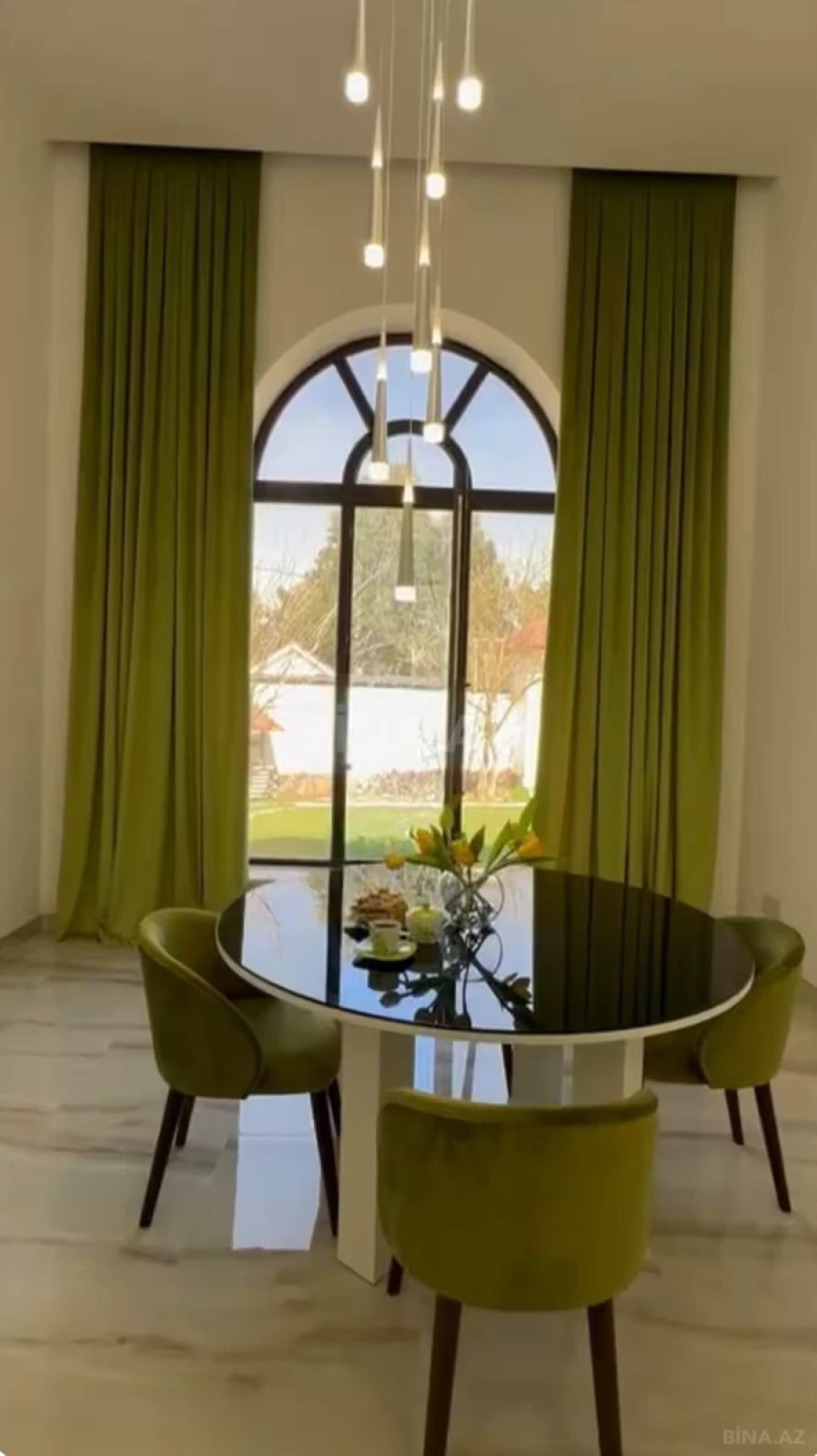 Kirayə verilir 7 otaqlı həyət evi 600 m²