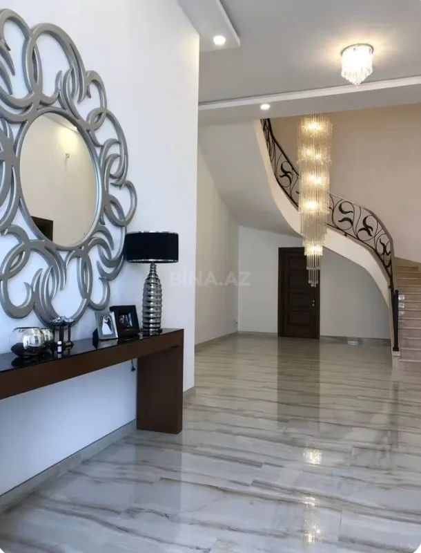 Kirayə verilir 7 otaqlı həyət evi 600 m²