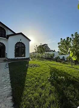 Kirayə verilir 7 otaqlı həyət evi 600 m²