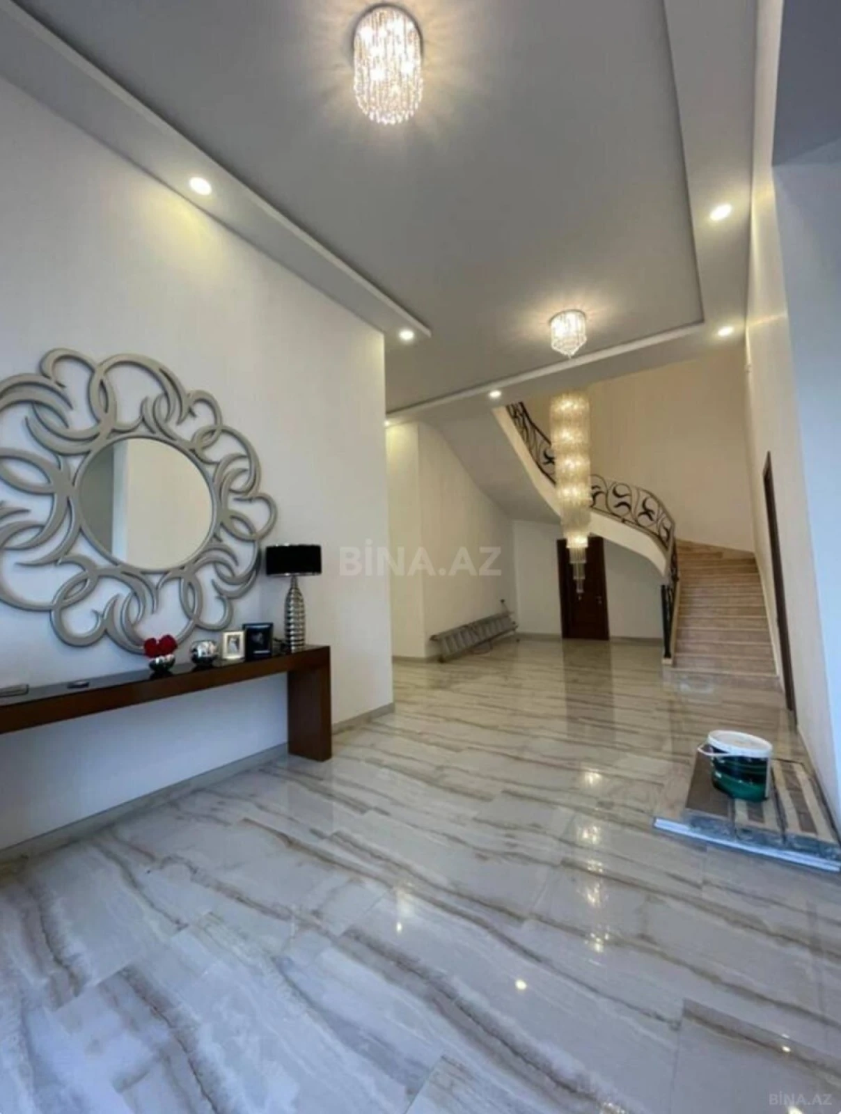 Kirayə verilir 7 otaqlı həyət evi 600 m²