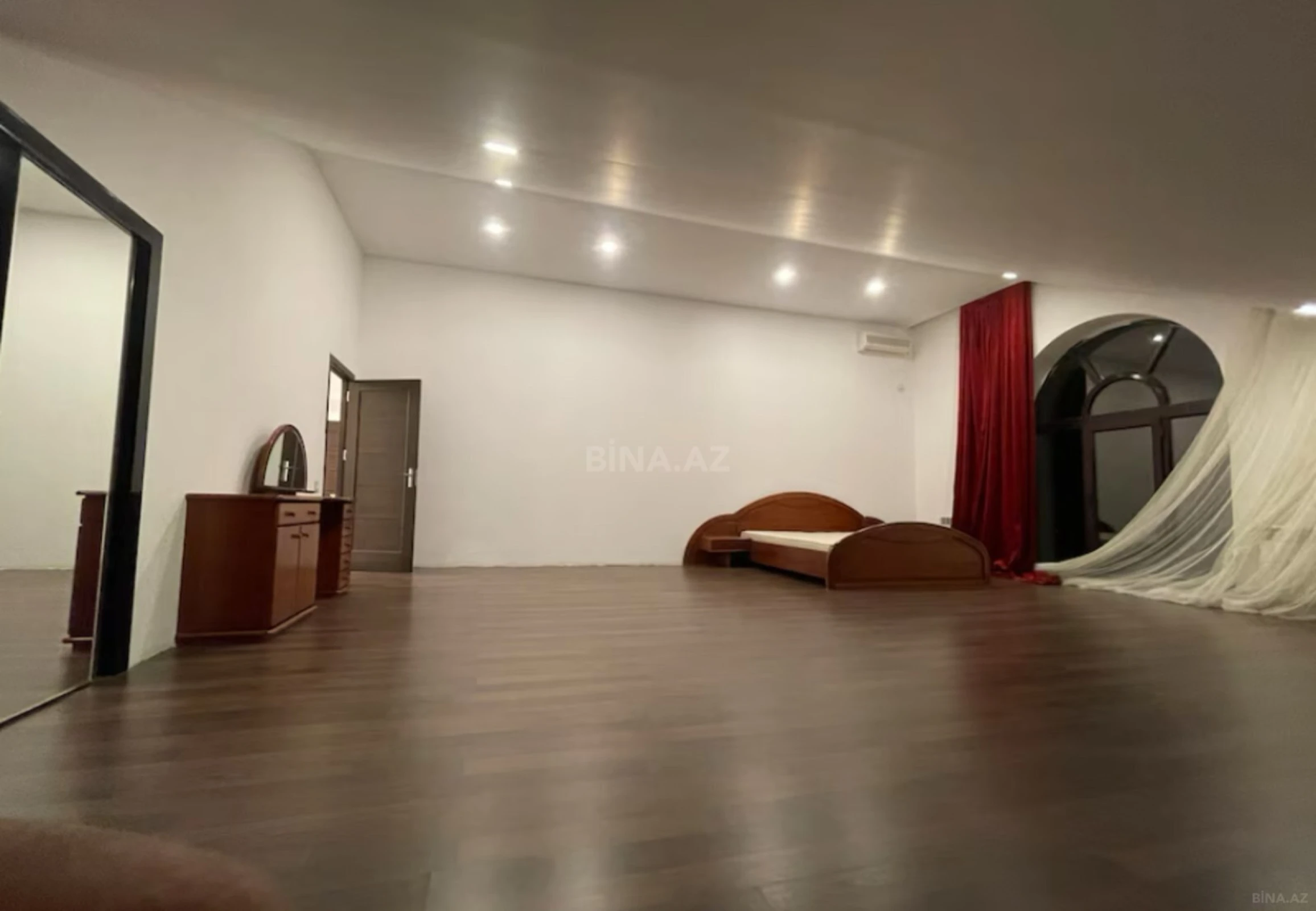 Kirayə verilir 7 otaqlı həyət evi 600 m²