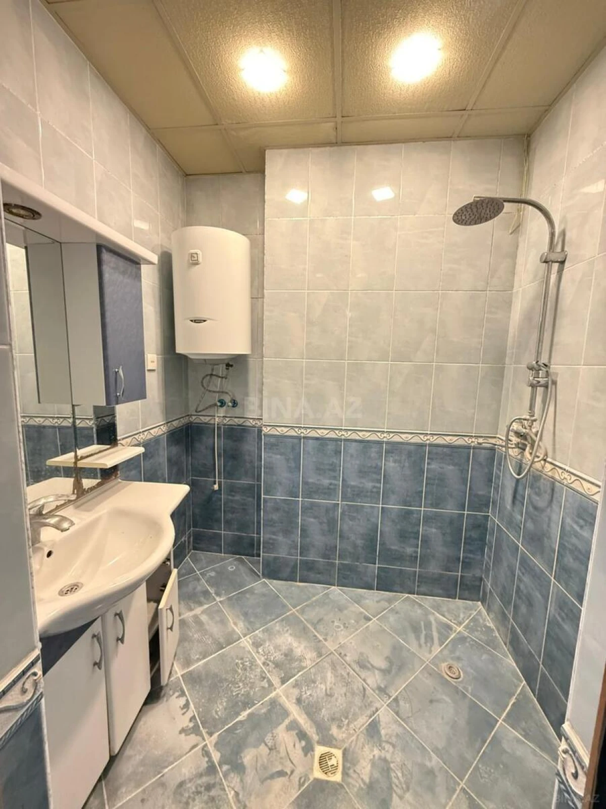 Satılır 3 otaqlı mənzil 125 m²