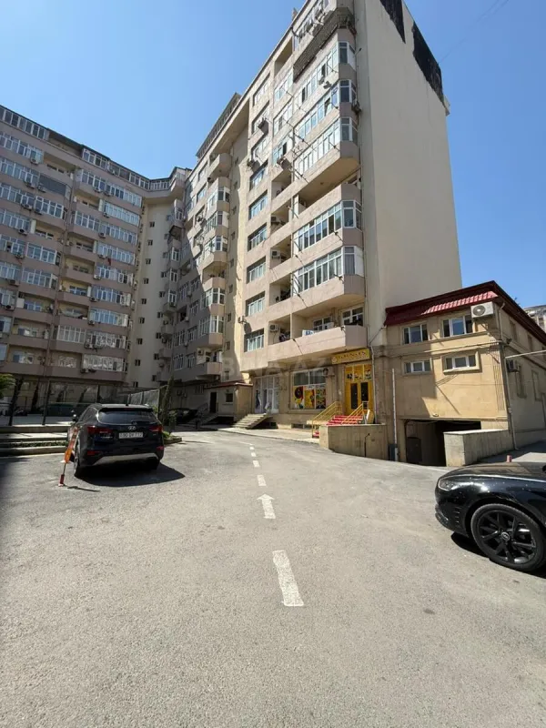 Satılır 3 otaqlı mənzil 125 m²
