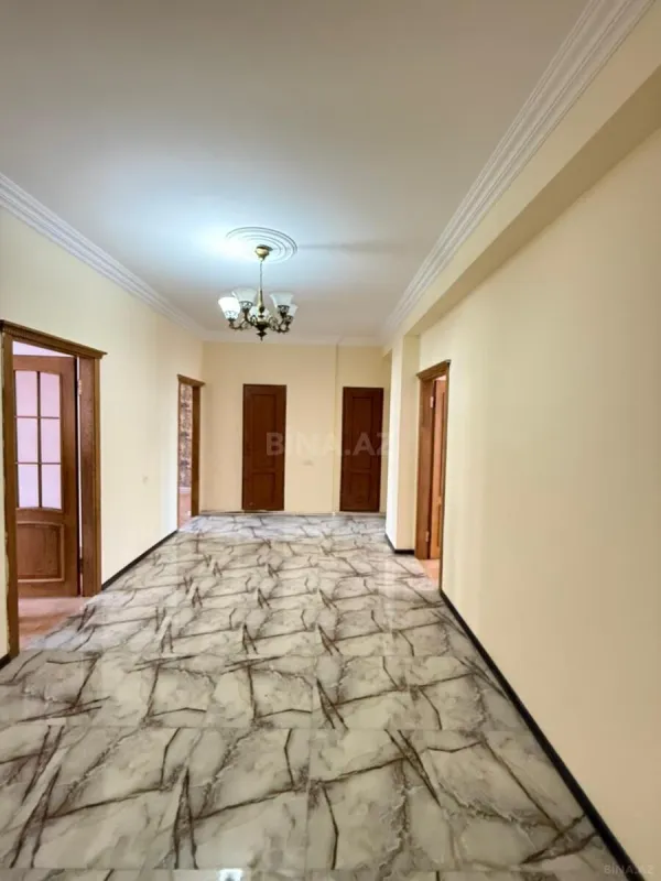Satılır 3 otaqlı mənzil 125 m²