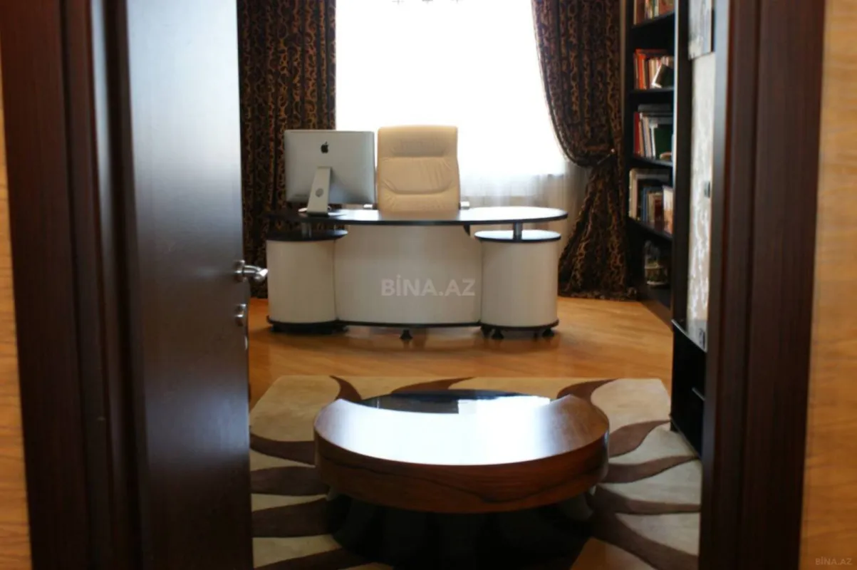 Satılır 4 otaqlı mənzil 200 m²