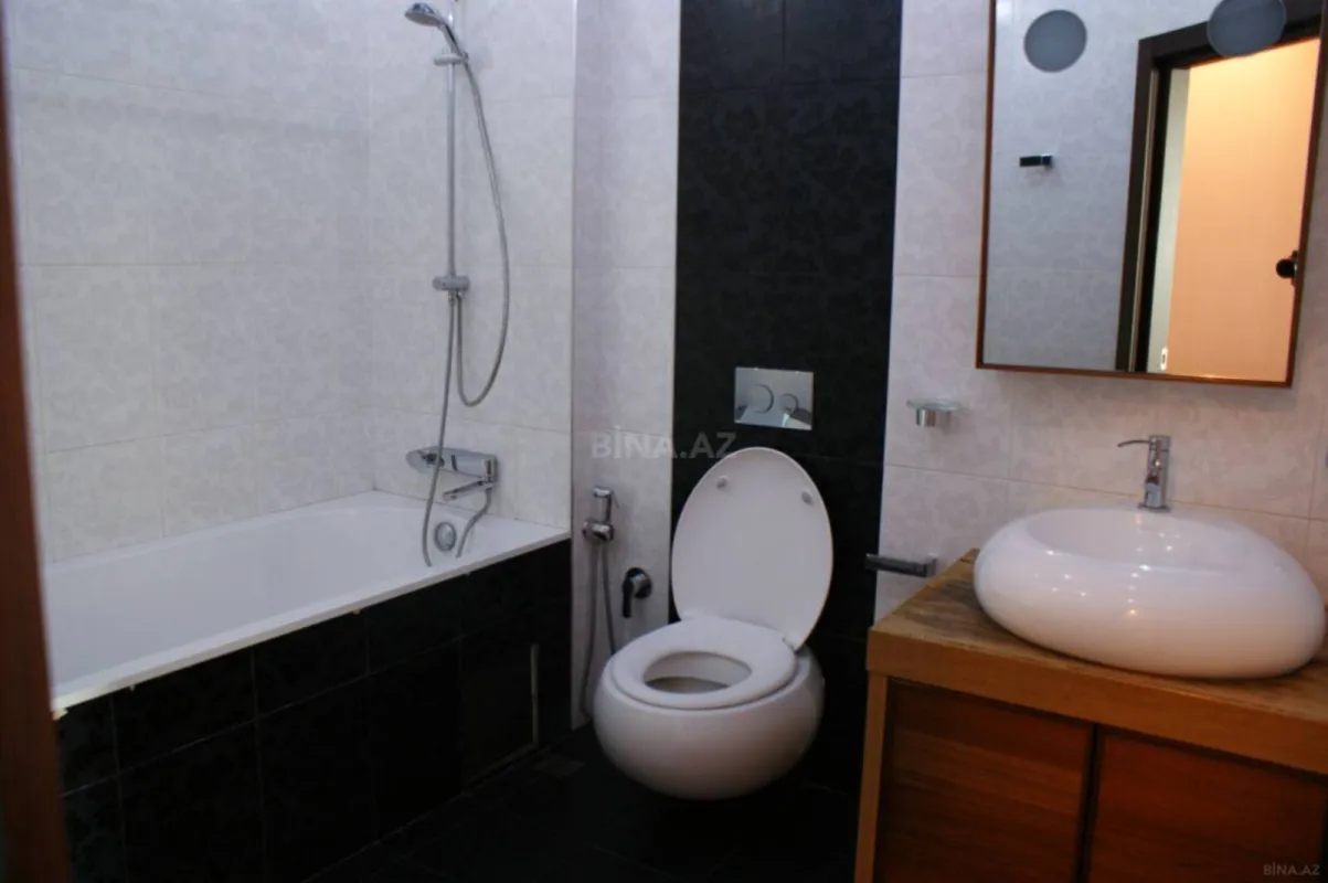 Satılır 4 otaqlı mənzil 200 m²