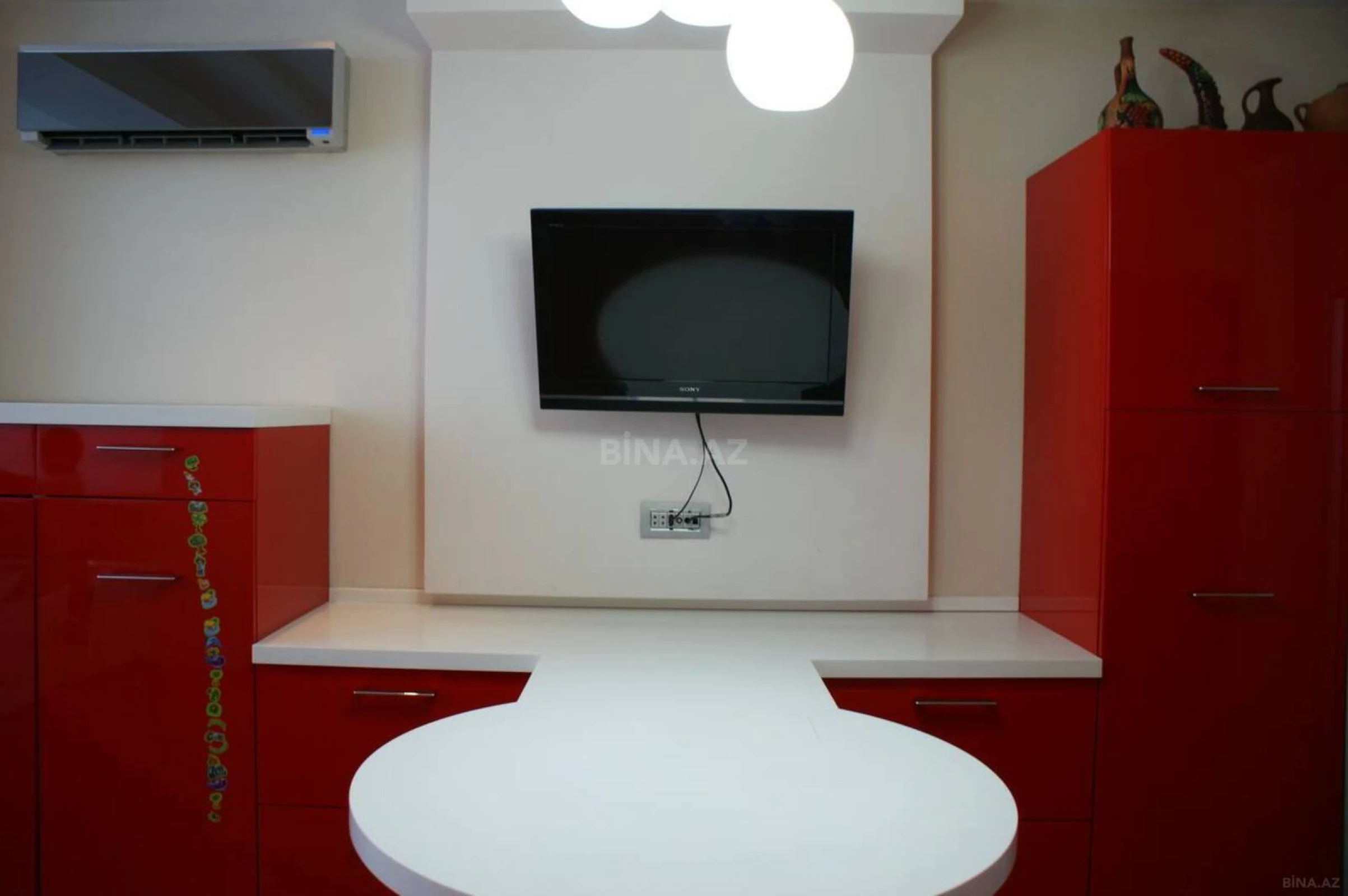 Satılır 4 otaqlı mənzil 200 m²