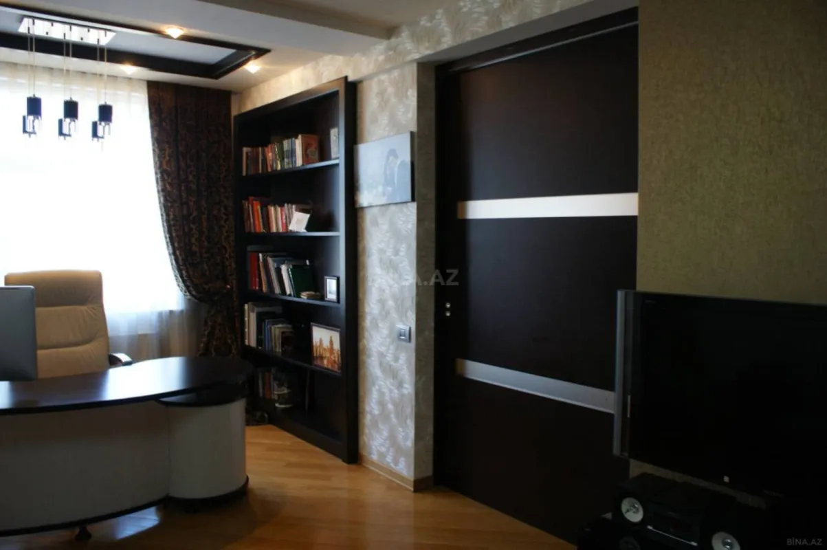 Satılır 4 otaqlı mənzil 200 m²