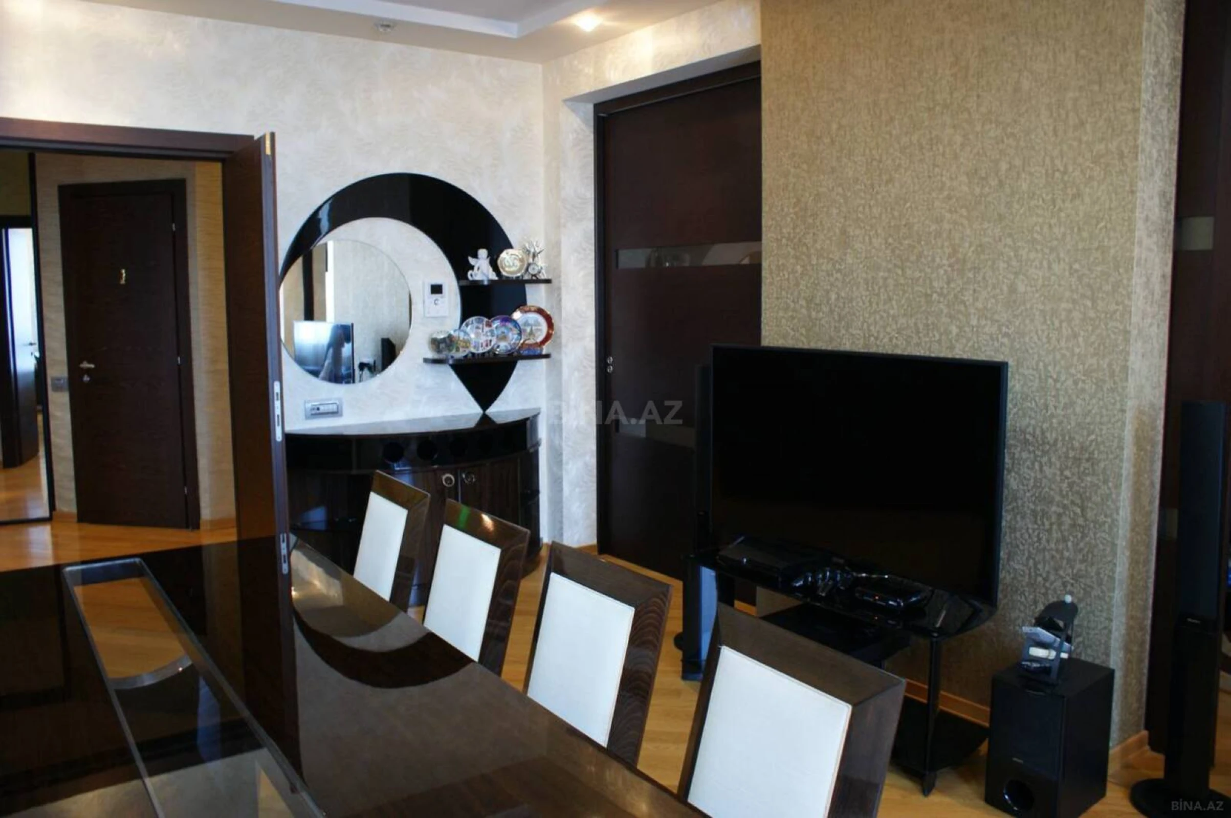 Satılır 4 otaqlı mənzil 200 m²