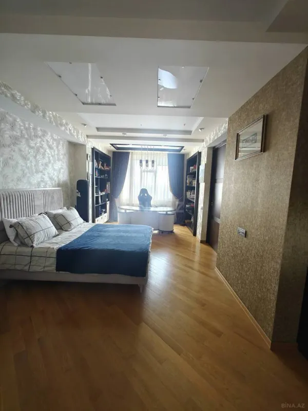 Satılır 4 otaqlı mənzil 200 m²