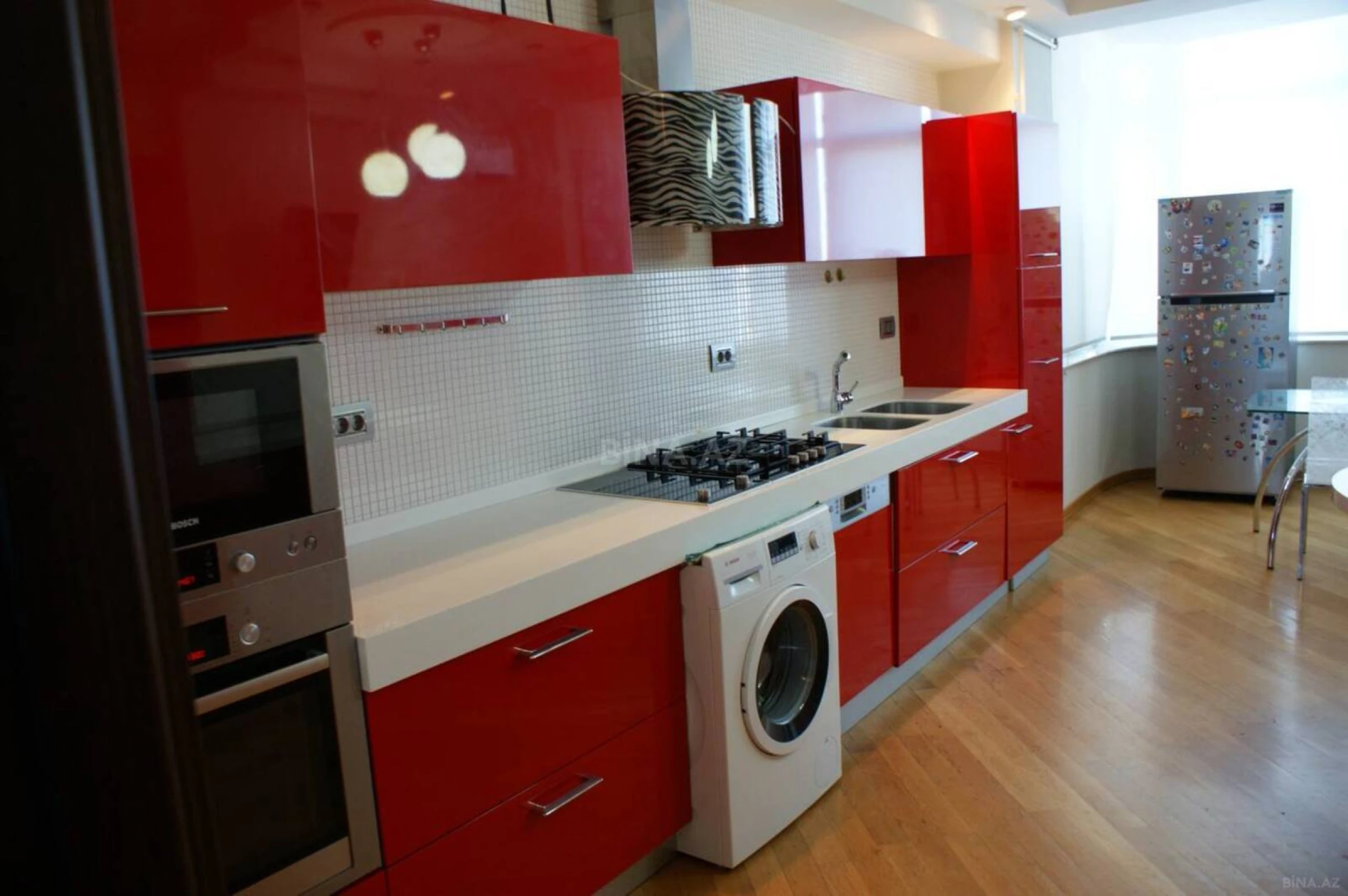 Satılır 4 otaqlı mənzil 200 m²