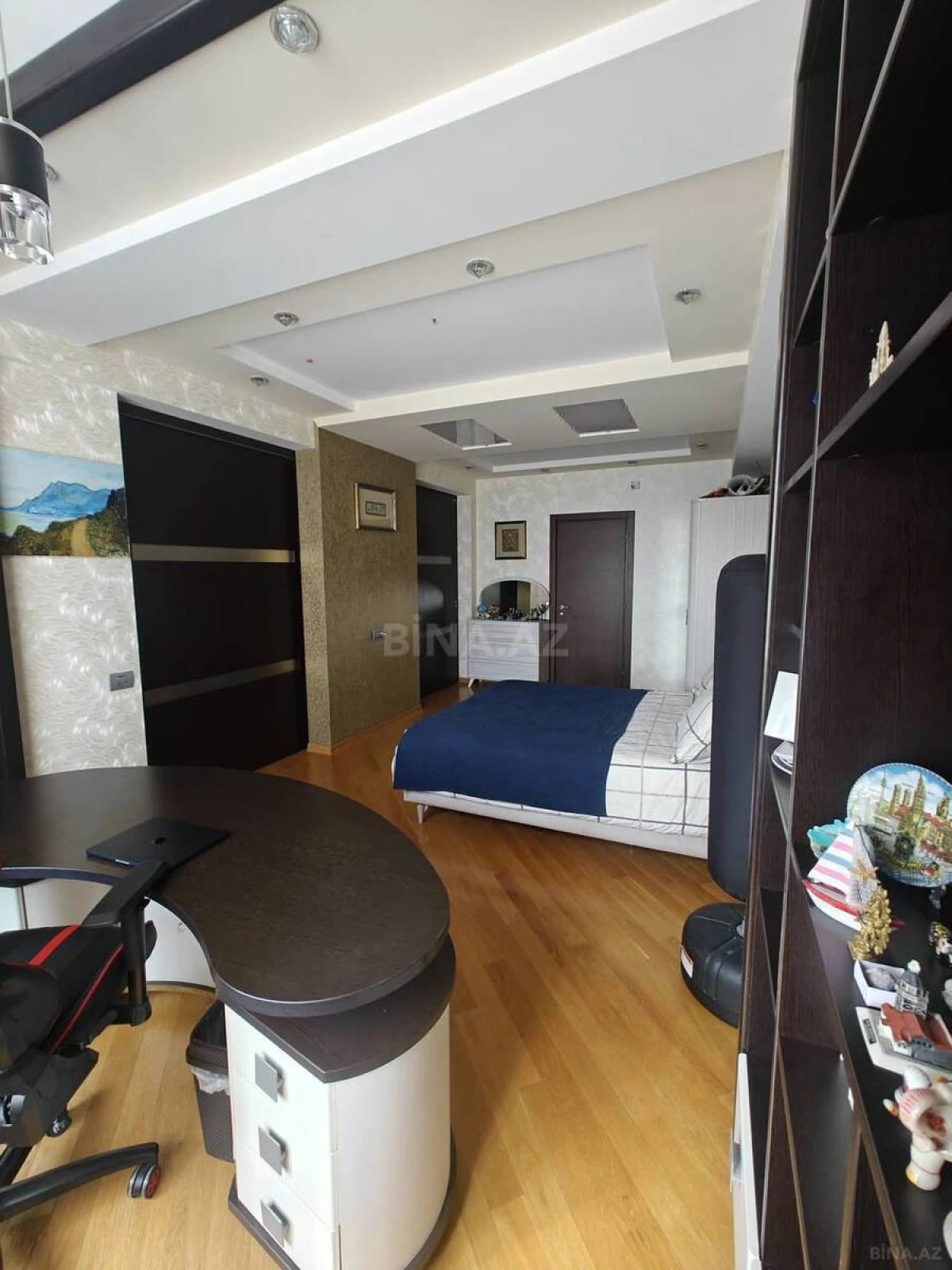 Satılır 4 otaqlı mənzil 200 m²