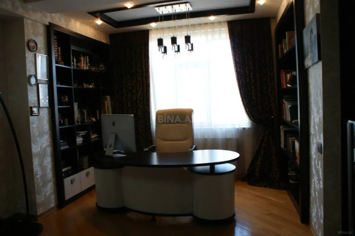 Satılır 4 otaqlı mənzil 200 m²