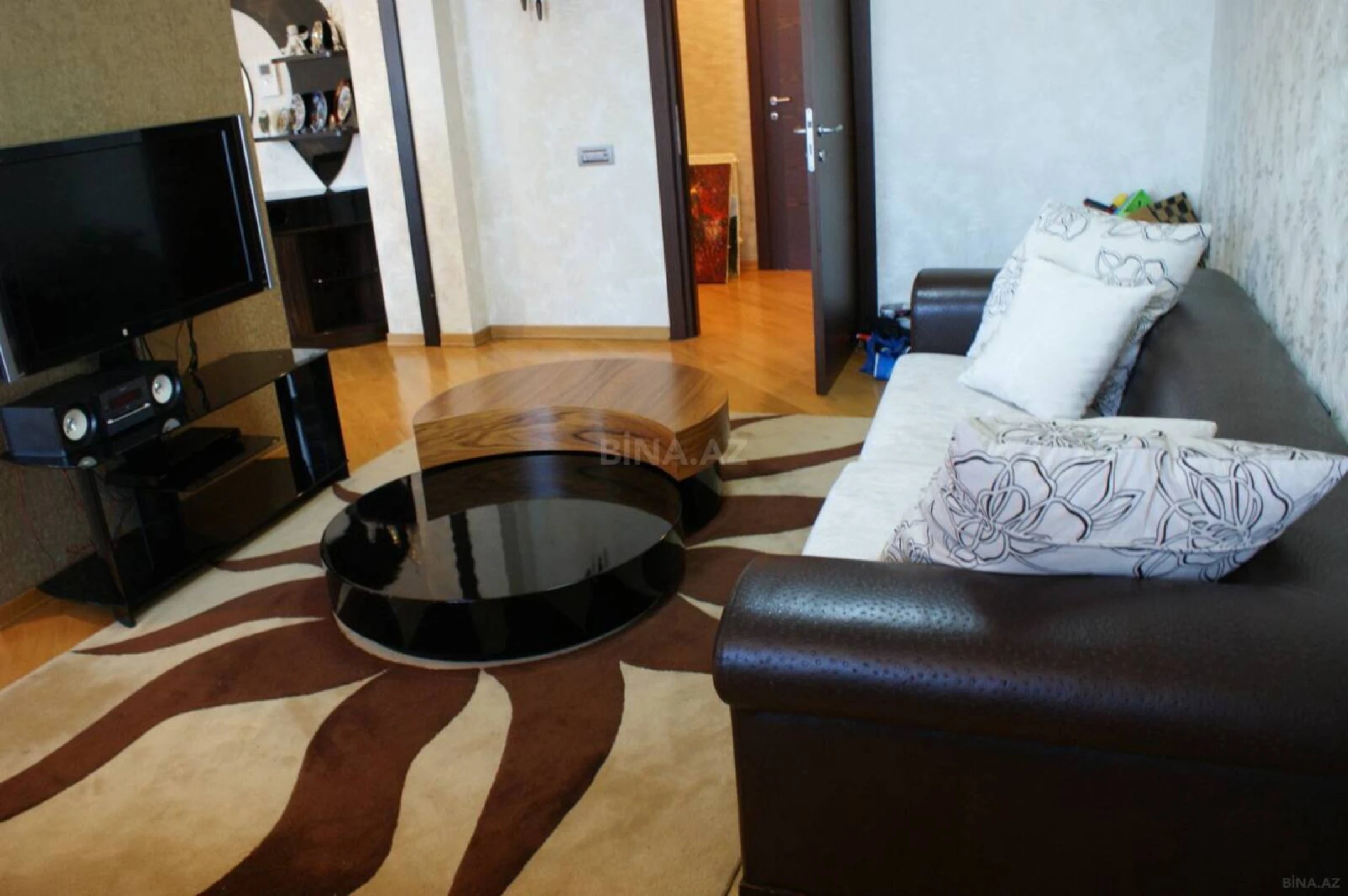 Satılır 4 otaqlı mənzil 200 m²