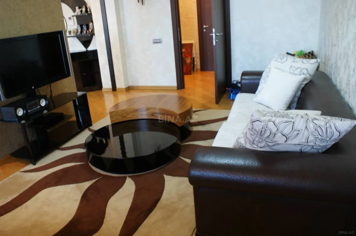 Satılır 4 otaqlı mənzil 200 m²