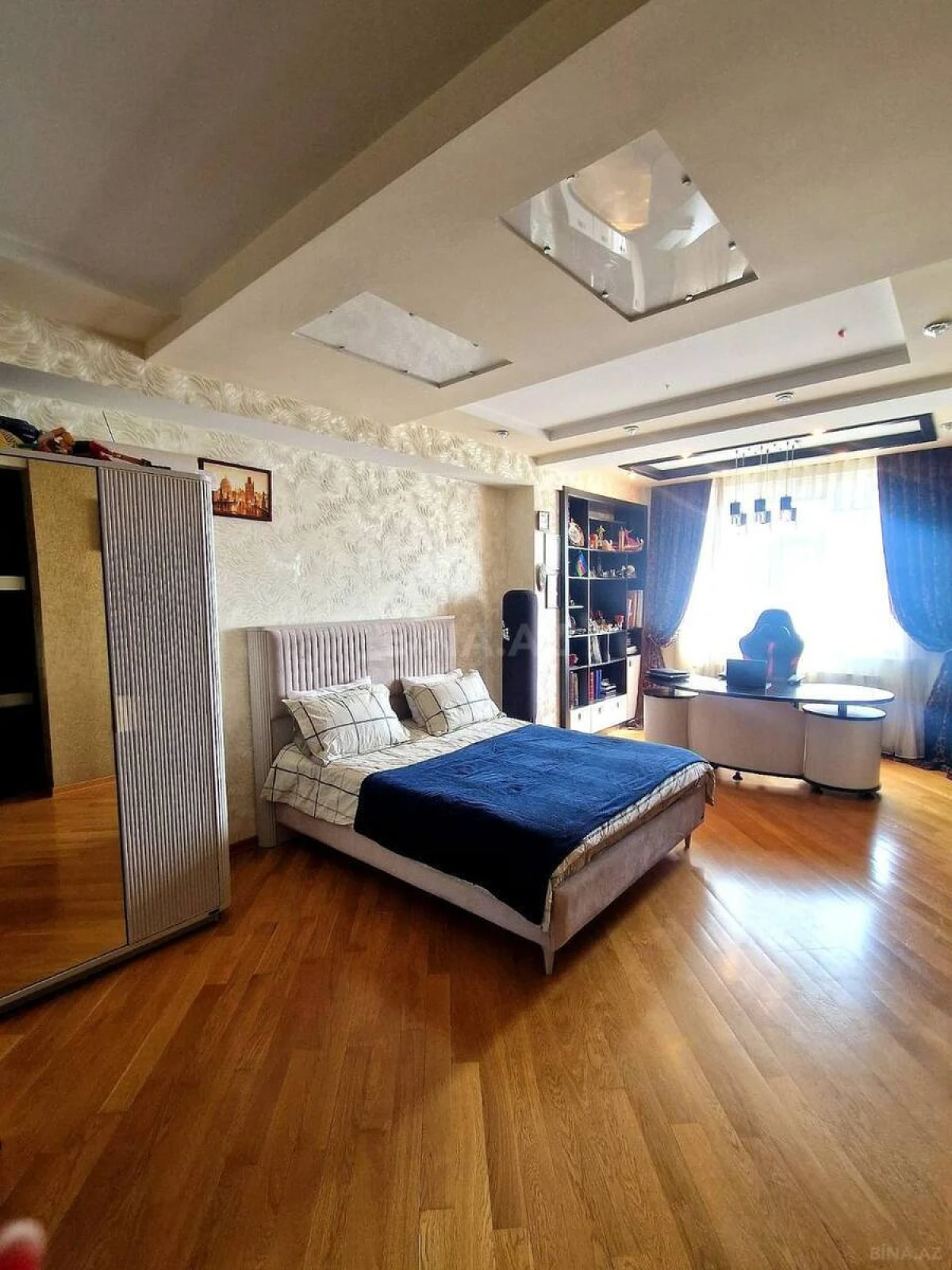 Satılır 4 otaqlı mənzil 200 m²