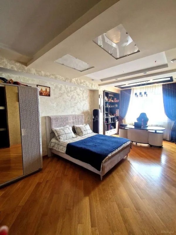 Satılır 4 otaqlı mənzil 200 m²