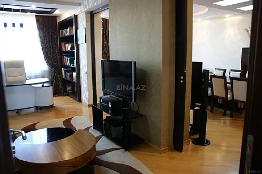 Satılır 4 otaqlı mənzil 200 m²