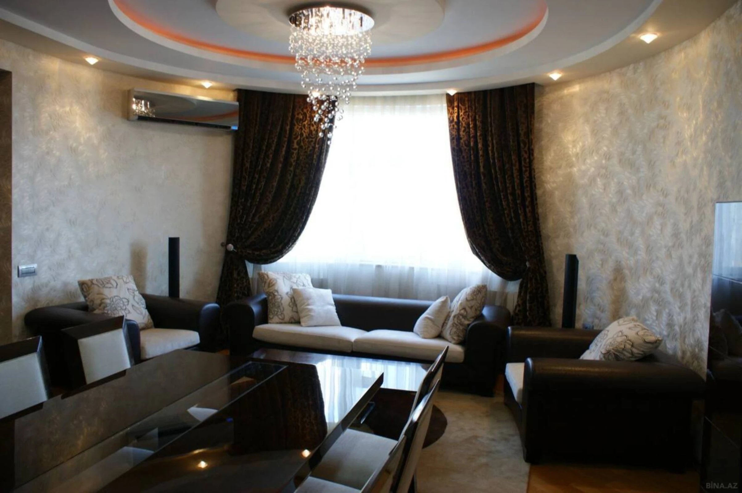 Satılır 4 otaqlı mənzil 200 m²