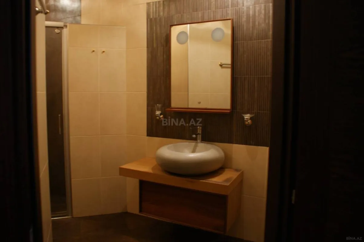 Satılır 4 otaqlı mənzil 200 m²