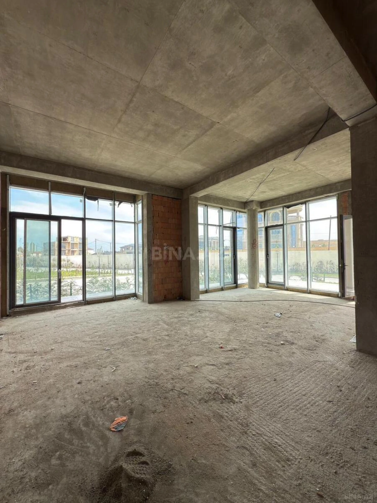 Satılır 3 otaqlı mənzil 117 m²