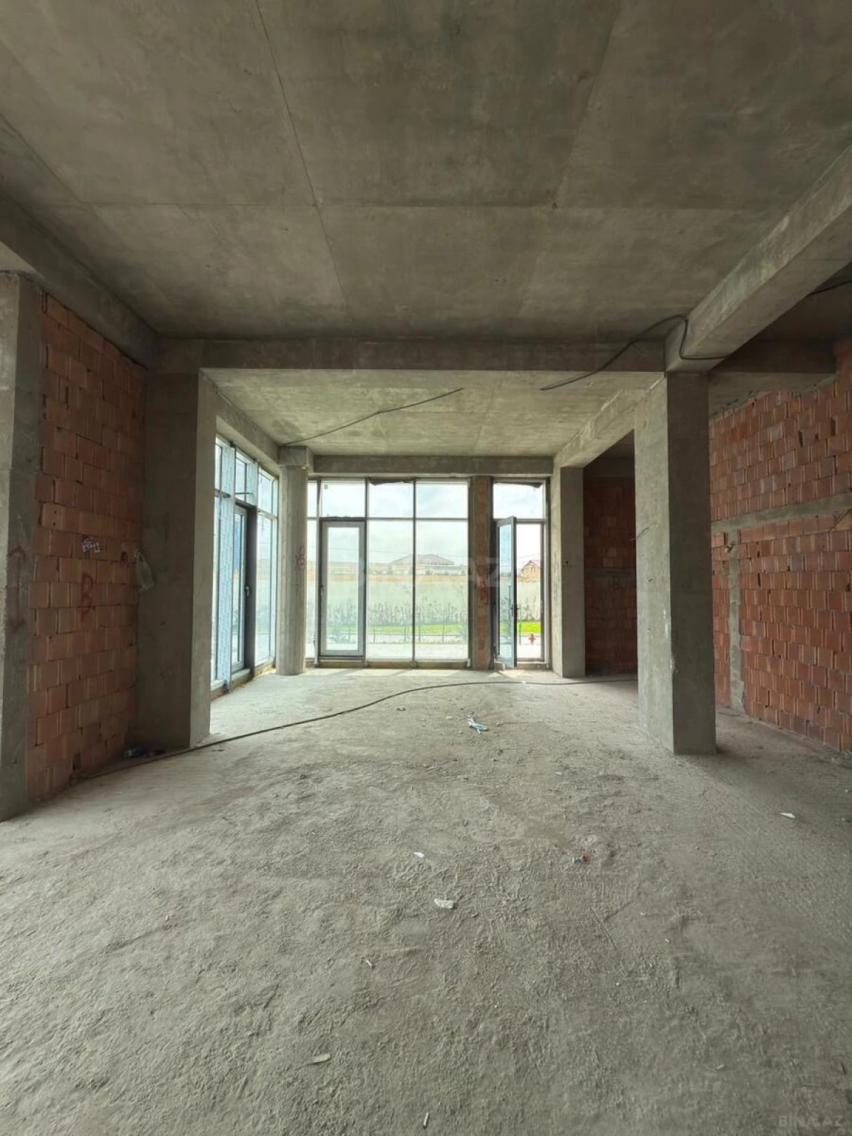 Satılır 3 otaqlı mənzil 117 m²