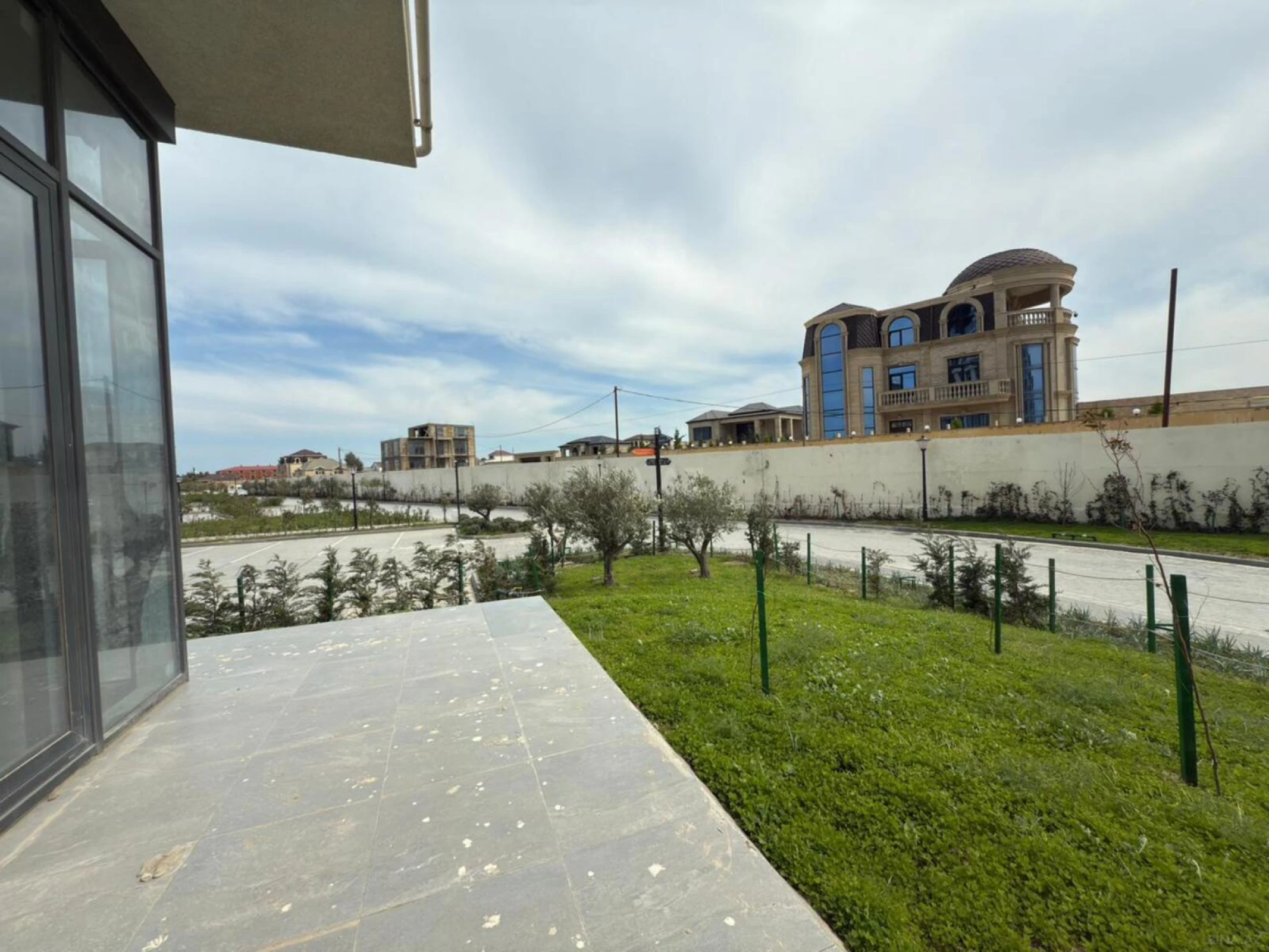 Satılır 3 otaqlı mənzil 117 m²