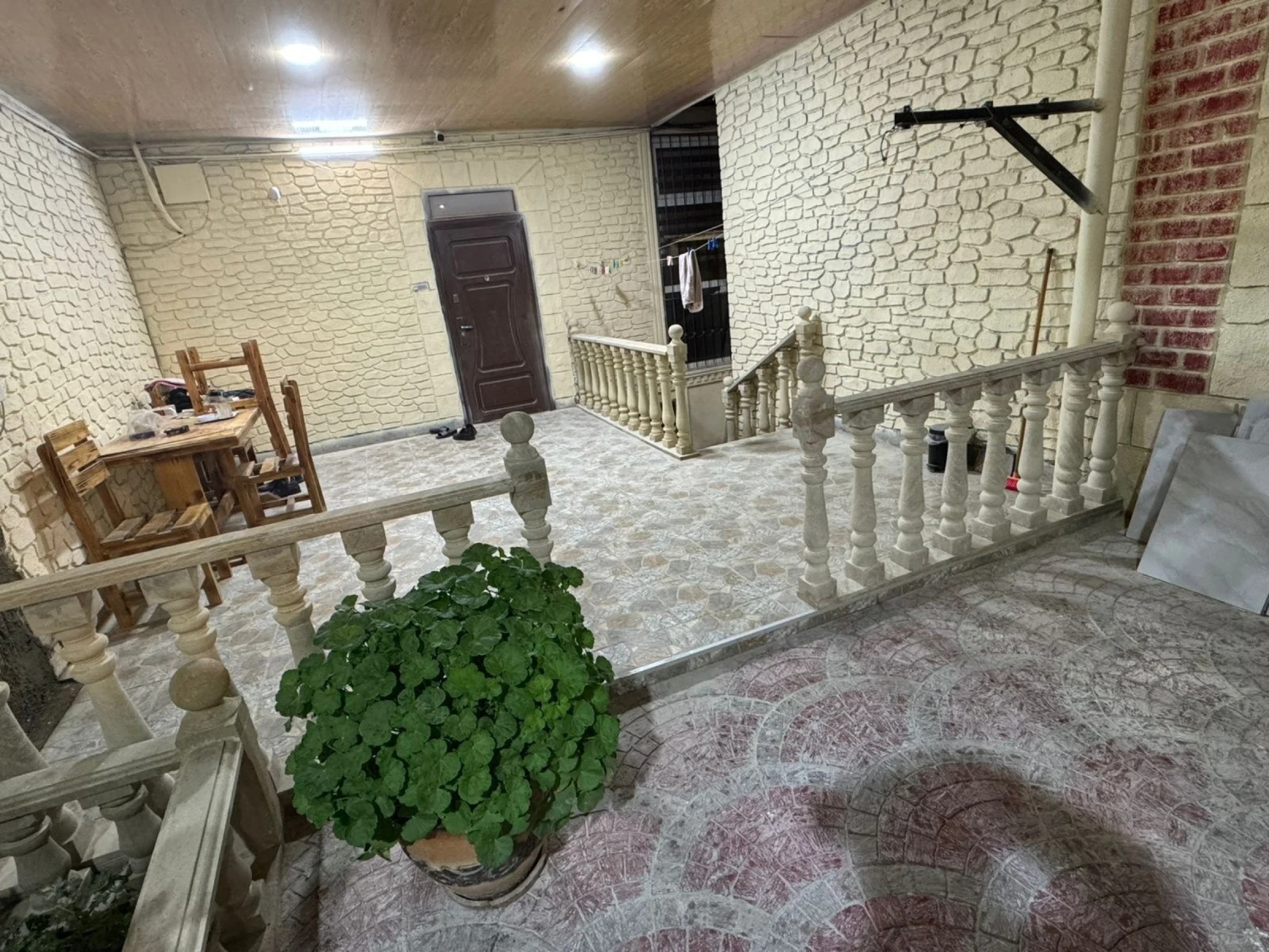 Satılır 5 otaqlı həyət evi 200 m²