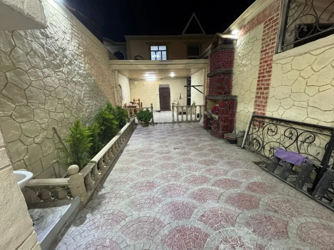 Satılır 5 otaqlı həyət evi 200 m²
