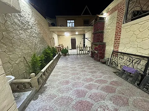 Satılır 5 otaqlı həyət evi 200 m²