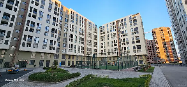 Satılır 3 otaqlı mənzil 140 m²