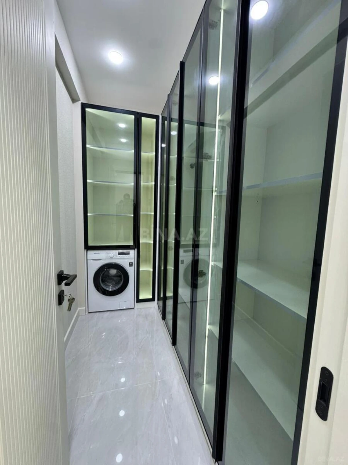 Satılır 3 otaqlı mənzil 155 m²