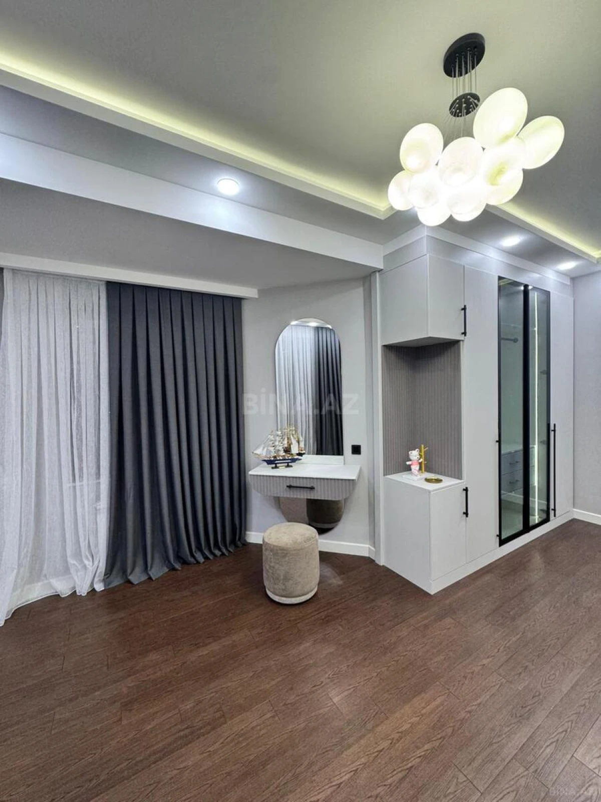 Satılır 3 otaqlı mənzil 155 m²