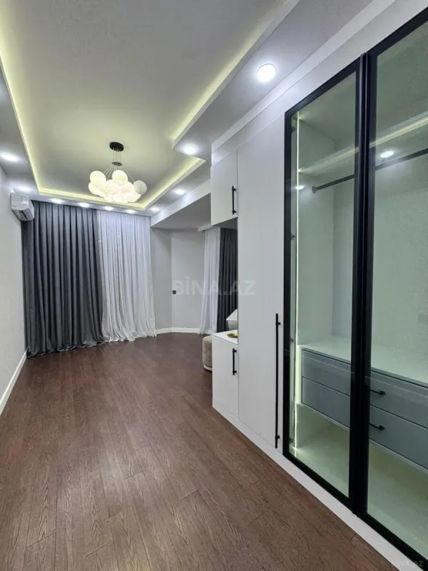 Satılır 3 otaqlı mənzil 155 m²